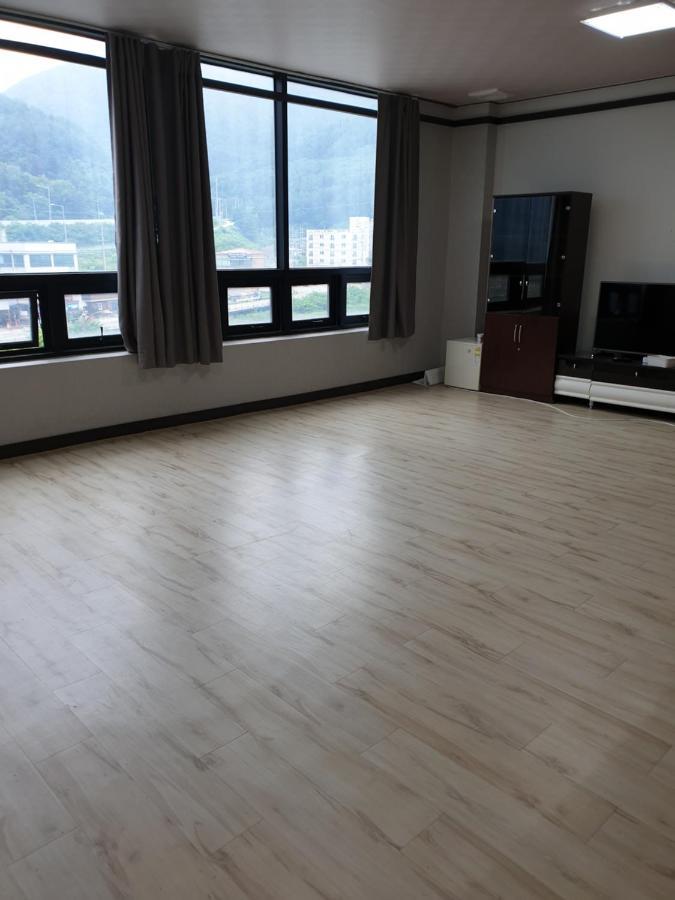 Ekonomy Hotel Jeongseon Exterior foto