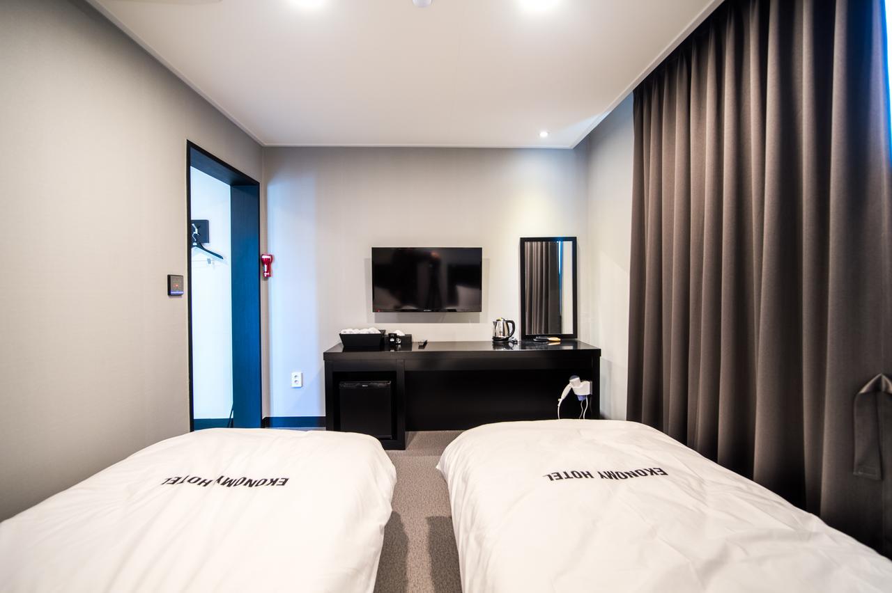Ekonomy Hotel Jeongseon Exterior foto